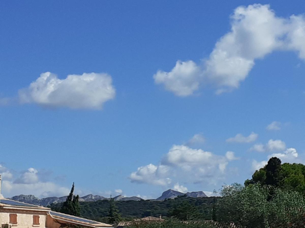 Appartement situé dans les Alpilles Mouries Exterior foto