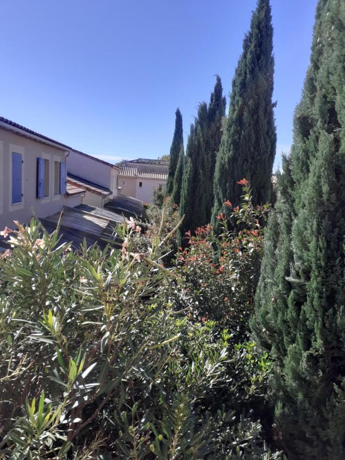 Appartement situé dans les Alpilles Mouries Exterior foto